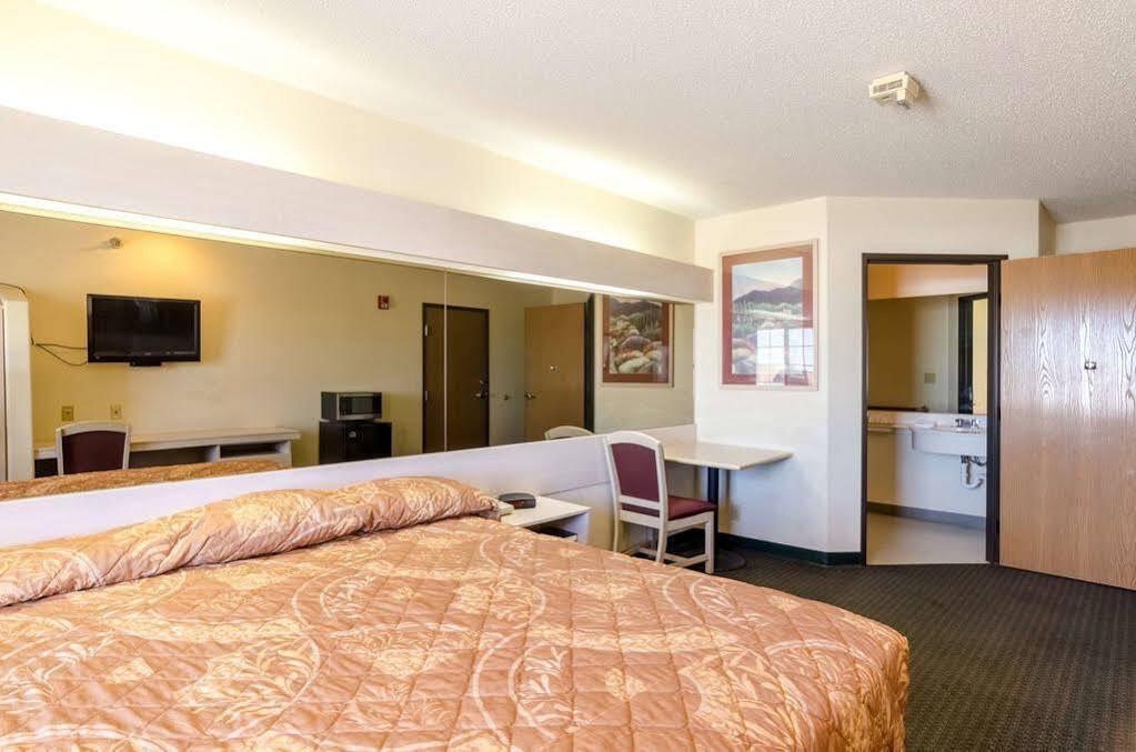 Travelodge By Wyndham Chadron Exterior foto